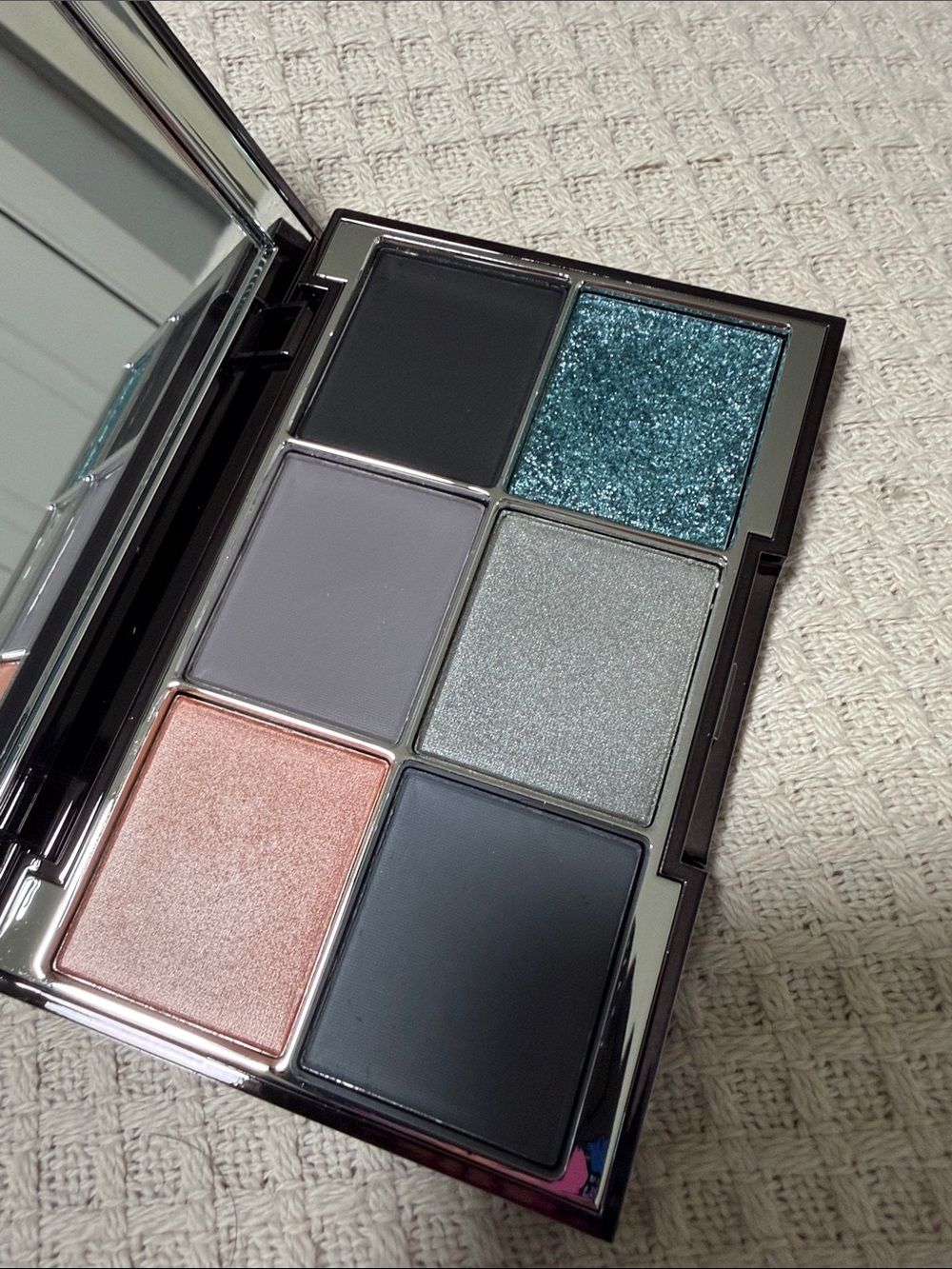 6-Shade Women’s Eyeshadow Palette — Teal, Silver, Peach & Charcoal